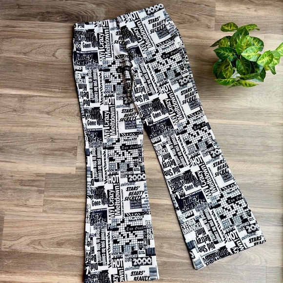 UO Urban Outfitters Newspaper Print Flare Black & White Pants | Retro Y2K Size M - Picture 8 of 11